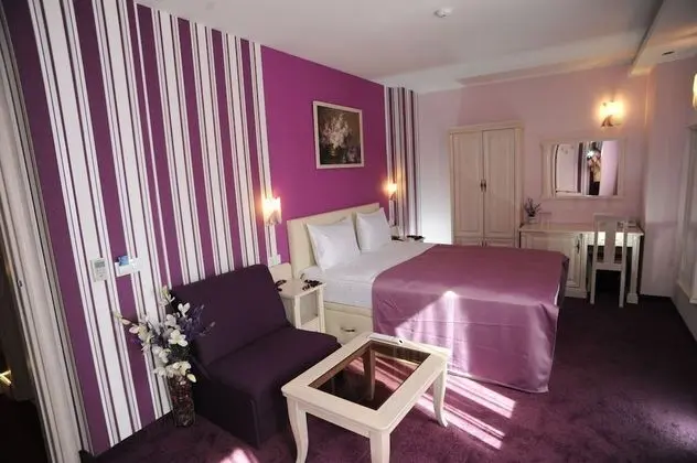 Luxury Tek Büyük Yataklı Oda