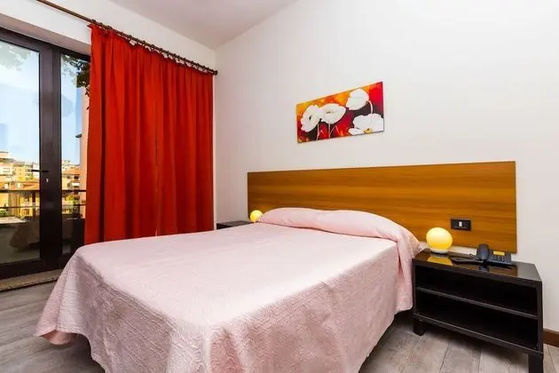 Büyük Yataklı Tek Kişilik Oda