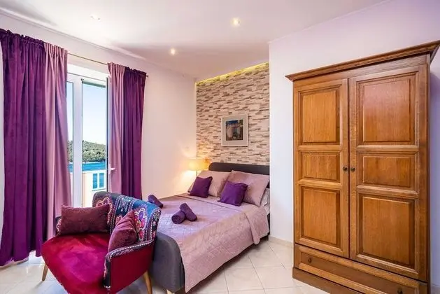 Villa (Six Bedroom Villa with Swimming pool )