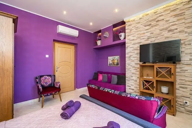 Villa (Six Bedroom Villa with Swimming pool )