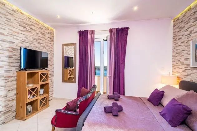 Villa (Six Bedroom Villa with Swimming pool )