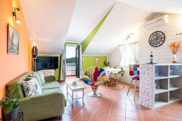 Villa (Six Bedroom Villa with Swimming pool )