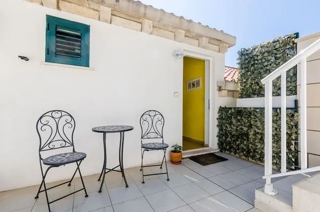 Villa (Six Bedroom Villa with Swimming pool )