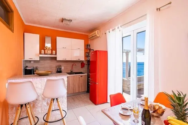 Villa (Six Bedroom Villa with Swimming pool )