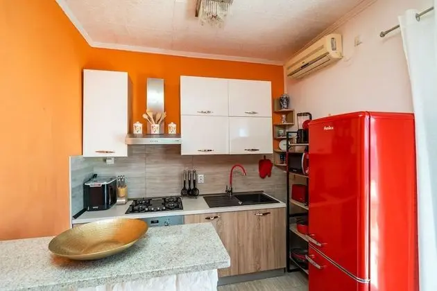 Villa (Six Bedroom Villa with Swimming pool )