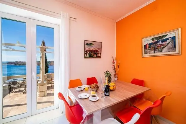 Villa (Six Bedroom Villa with Swimming pool )