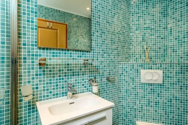 Villa (Six Bedroom Villa with Swimming pool )