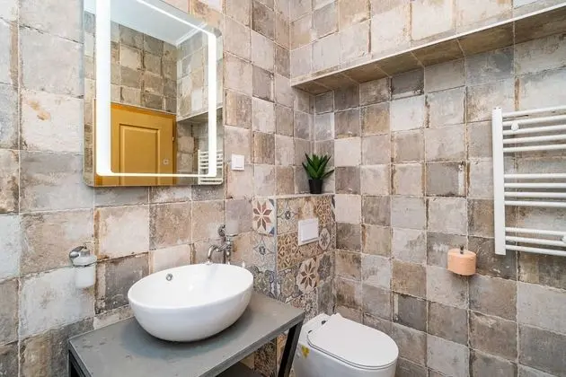 Villa (Six Bedroom Villa with Swimming pool )