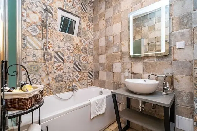 Villa (Six Bedroom Villa with Swimming pool )