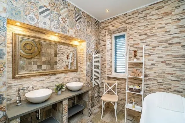 Villa (Six Bedroom Villa with Swimming pool )