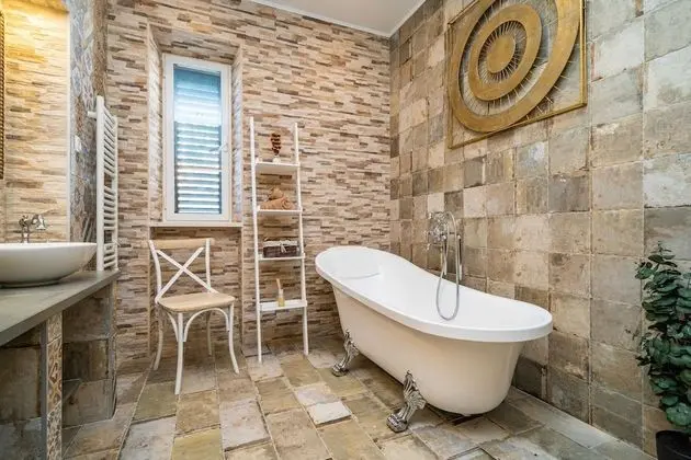 Villa (Six Bedroom Villa with Swimming pool )