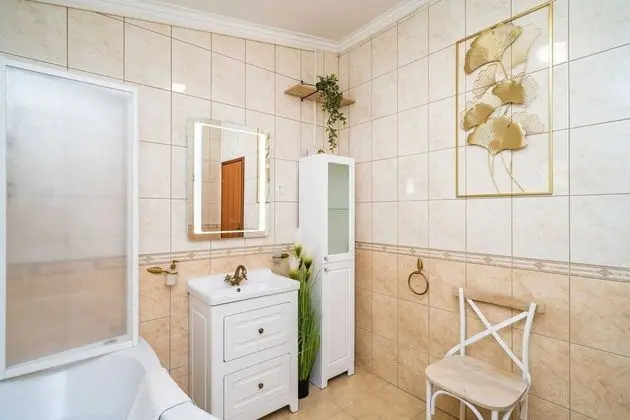 Villa (Six Bedroom Villa with Swimming pool )