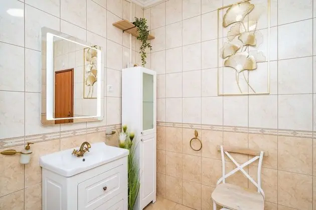 Villa (Six Bedroom Villa with Swimming pool )