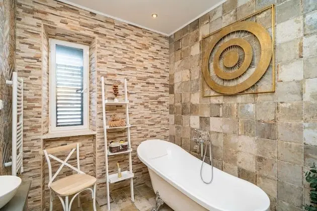 Villa (Six Bedroom Villa with Swimming pool )