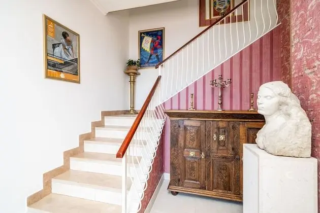 Villa (Six Bedroom Villa with Swimming pool )