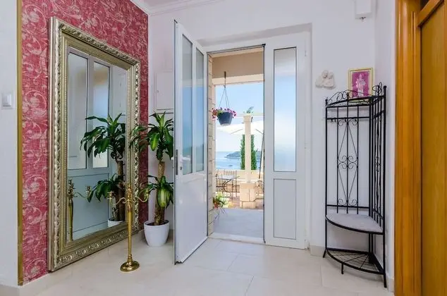 Villa (Six Bedroom Villa with Swimming pool )