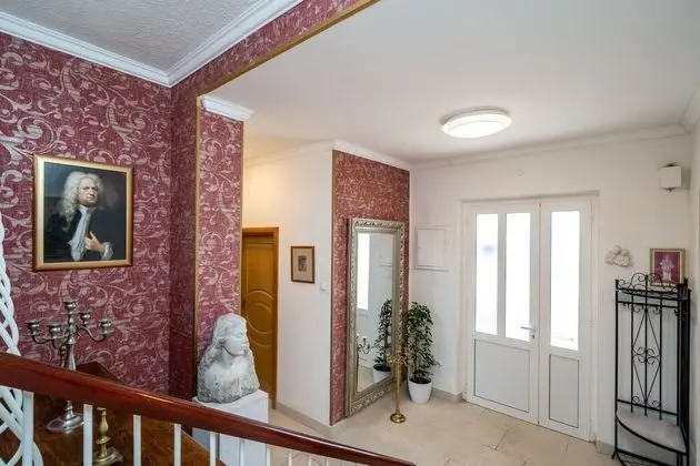 Villa (Six Bedroom Villa with Swimming pool )