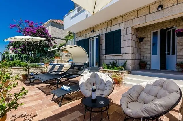 Villa (Six Bedroom Villa with Swimming pool )