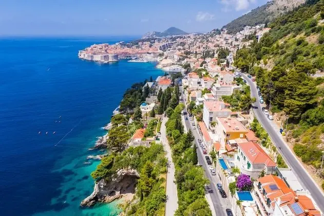 Villa (Six Bedroom Villa with Swimming pool )