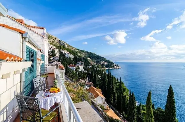 Villa (Six Bedroom Villa with Swimming pool )