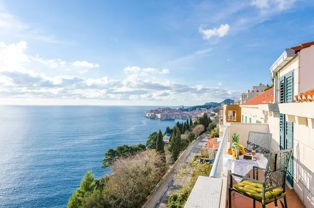 Villa (Six Bedroom Villa with Swimming pool )