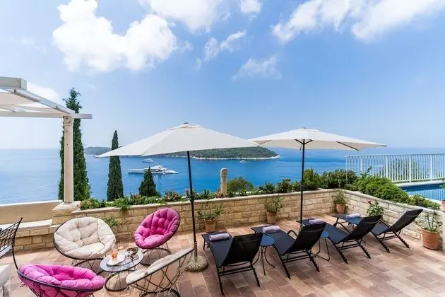 Villa (Six Bedroom Villa with Swimming pool )