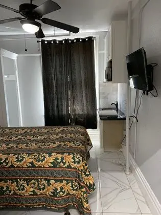 Oda, 1 Çift Kişilik Yatak, Ortak Banyo