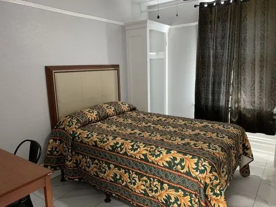Oda, 1 Çift Kişilik Yatak, Ortak Banyo