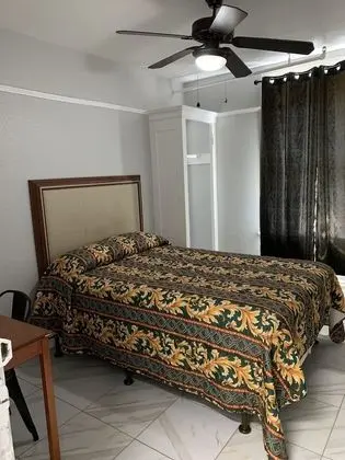 Oda, 1 Çift Kişilik Yatak, Ortak Banyo