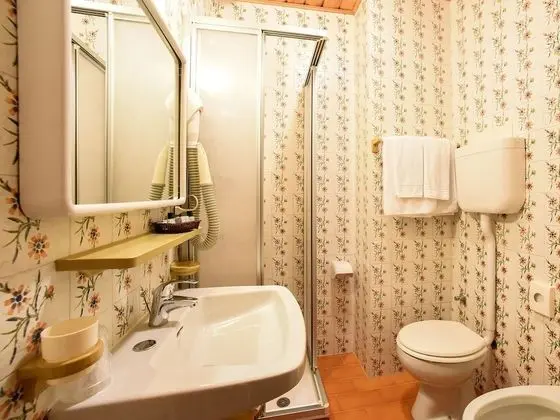 Üç Kişilik Oda, Sigara İçilmez, Dağ Manzaralı