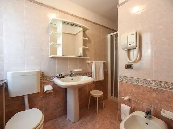 Üç Kişilik Oda, Sigara İçilmez, Dağ Manzaralı