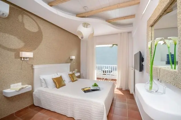 Tek Büyük veya İki Ayrı Yataklı Oda, Balkon