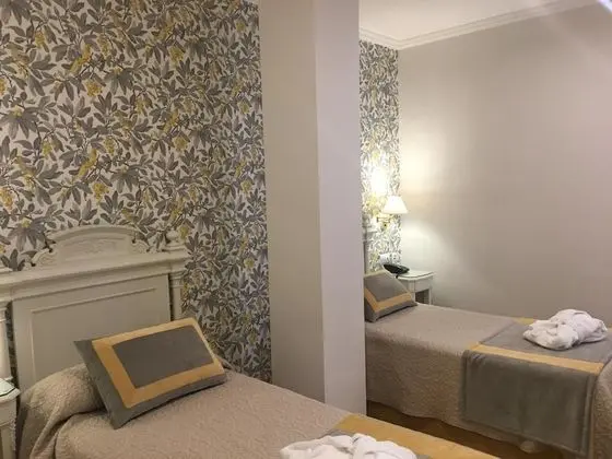 Büyük Yataklı Tek Kişilik Oda