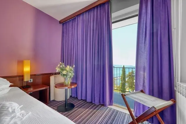 Superior Tek Büyük Yataklı Oda, Balkon (Partial Sea View)