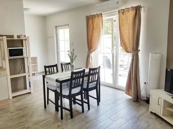 Apart Daire, Bahçe Manzaralı (A)