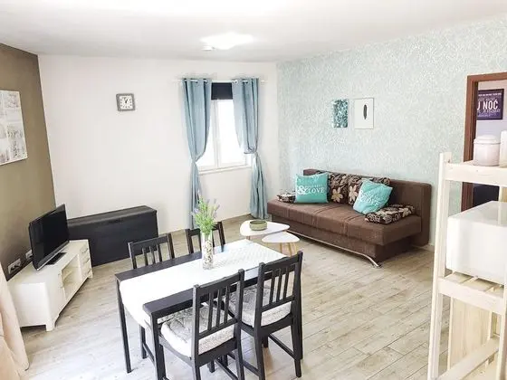 Apart Daire, Bahçe Manzaralı (A)