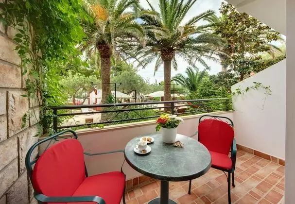 Superior Tek Büyük Yataklı Oda, Balkon, Bahçe Manzaralı