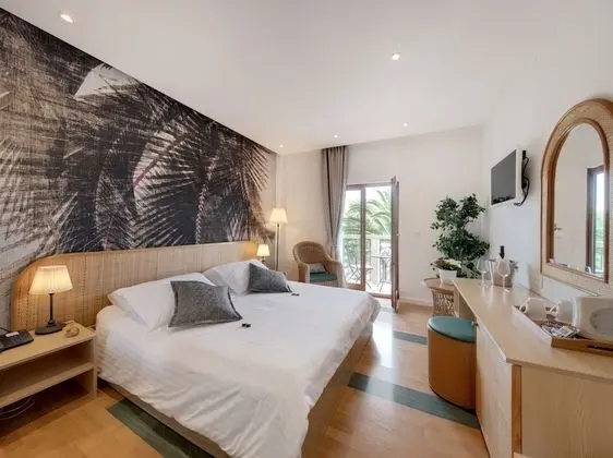 Superior Tek Büyük Yataklı Oda, Balkon, Kısmi Deniz Manzaralı