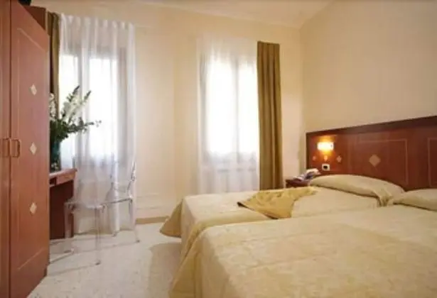 Standard Tek Büyük veya İki Ayrı Yataklı Oda