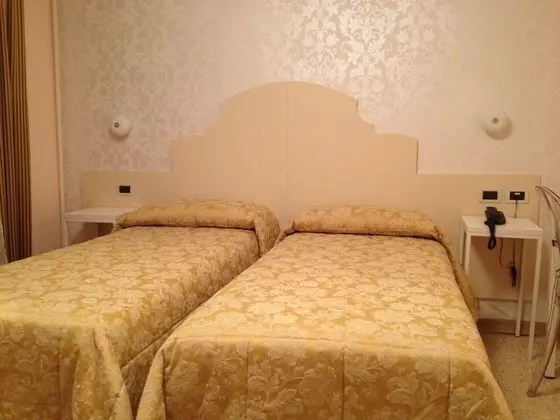 Standard Tek Büyük veya İki Ayrı Yataklı Oda