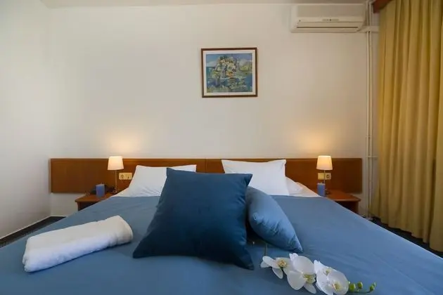 Comfort Tek Büyük veya İki Ayrı Yataklı Oda
