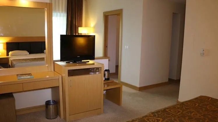 https://imagessl.etstur.com/files/images/hotelImages/TR/50493/l/Adrina-Termal-Health---Spa-Hotel-Oda-290822.jpg