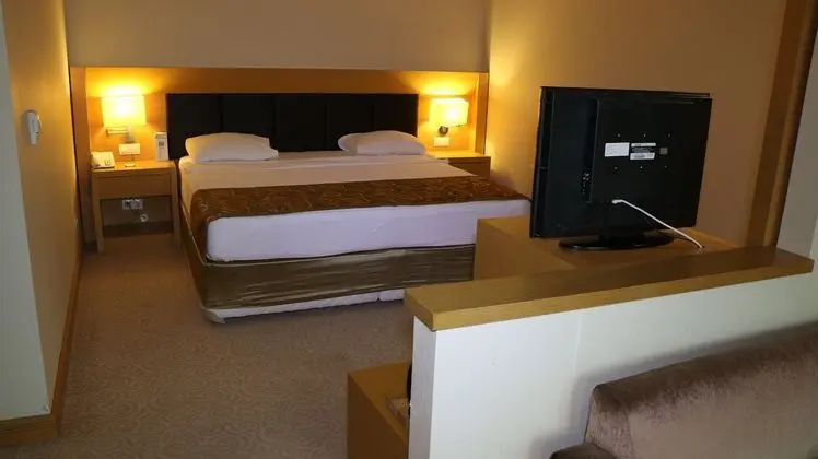 https://imagessl.etstur.com/files/images/hotelImages/TR/50493/l/Adrina-Termal-Health---Spa-Hotel-Oda-290825.jpg