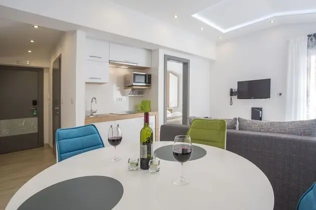 Apartment 5, Balcony