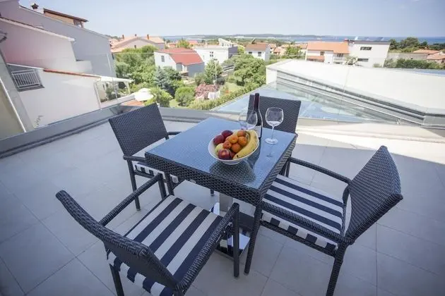 Apartment 7, Balcony, Sea view
