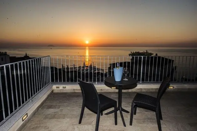 Deluxe Üç Kişilik Oda, Deniz Manzaralı