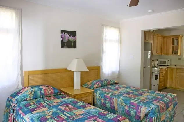 Studio with 2 Twin Beds