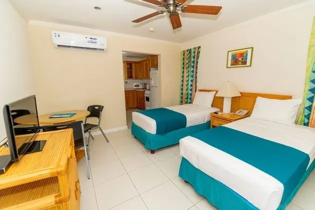 Studio with 2 Twin Beds