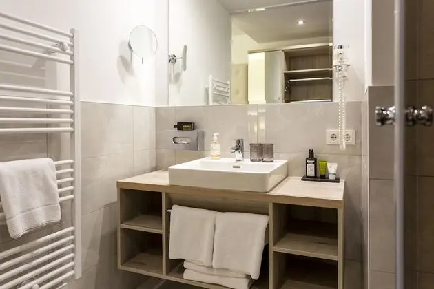 Deluxe Tek Büyük Yataklı Oda (2)