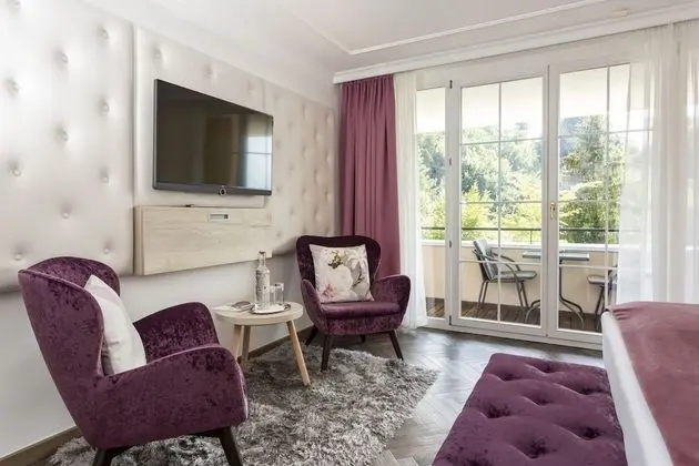 Junior Tek Büyük veya İki Ayrı Yataklı Oda, Veranda, Bahçe Manzaralı (1)